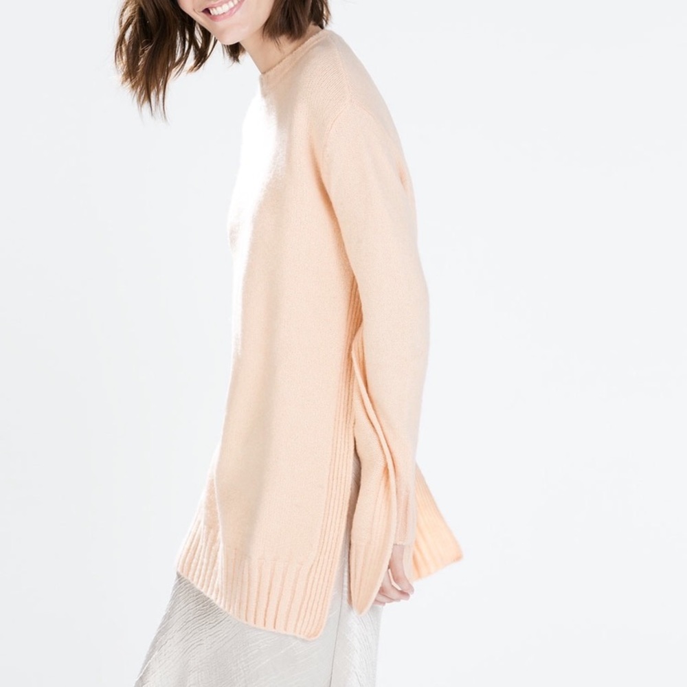 BLUSH SWEATER WITH SIDE VENTS